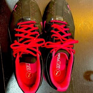 Puma Ladies Size 9 cross trainers